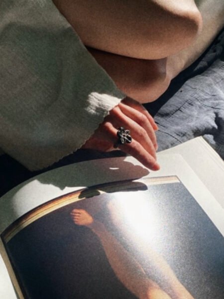 The Floral Ring in black